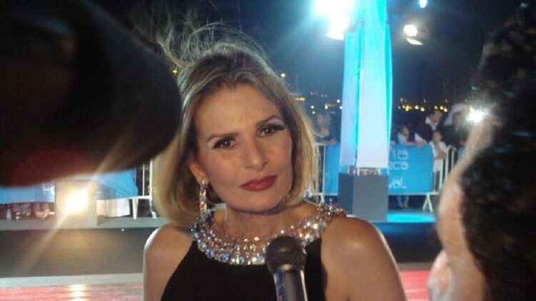 الفنانة المصرية يسرا تصاب بفيروس كورونا