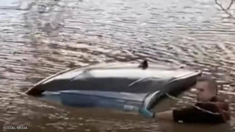 نجاة زوجين من الموت.. ظلا تحت الماء ساعتين