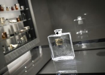 علاقة نوع من العطور بالفيروس التاجي