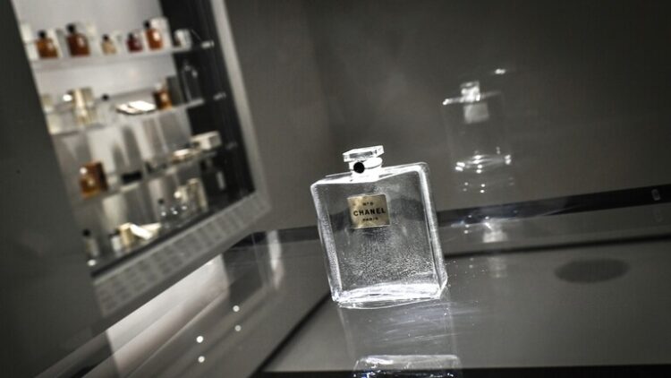 علاقة نوع من العطور بالفيروس التاجي