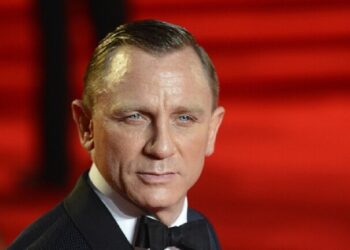 فيروس كورونا يتحدى جيمس بوند