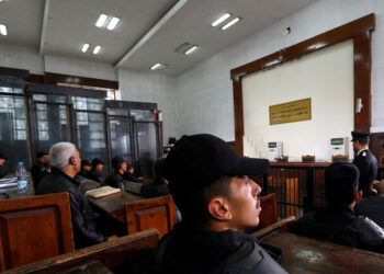 مرتكب أغرب جرائم قتل يظهر لأول مرة خلال محاكمته