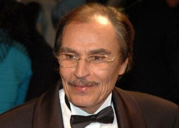 وفاة الفنان المصري عزت العلايلي عن عمر 86 عاماً